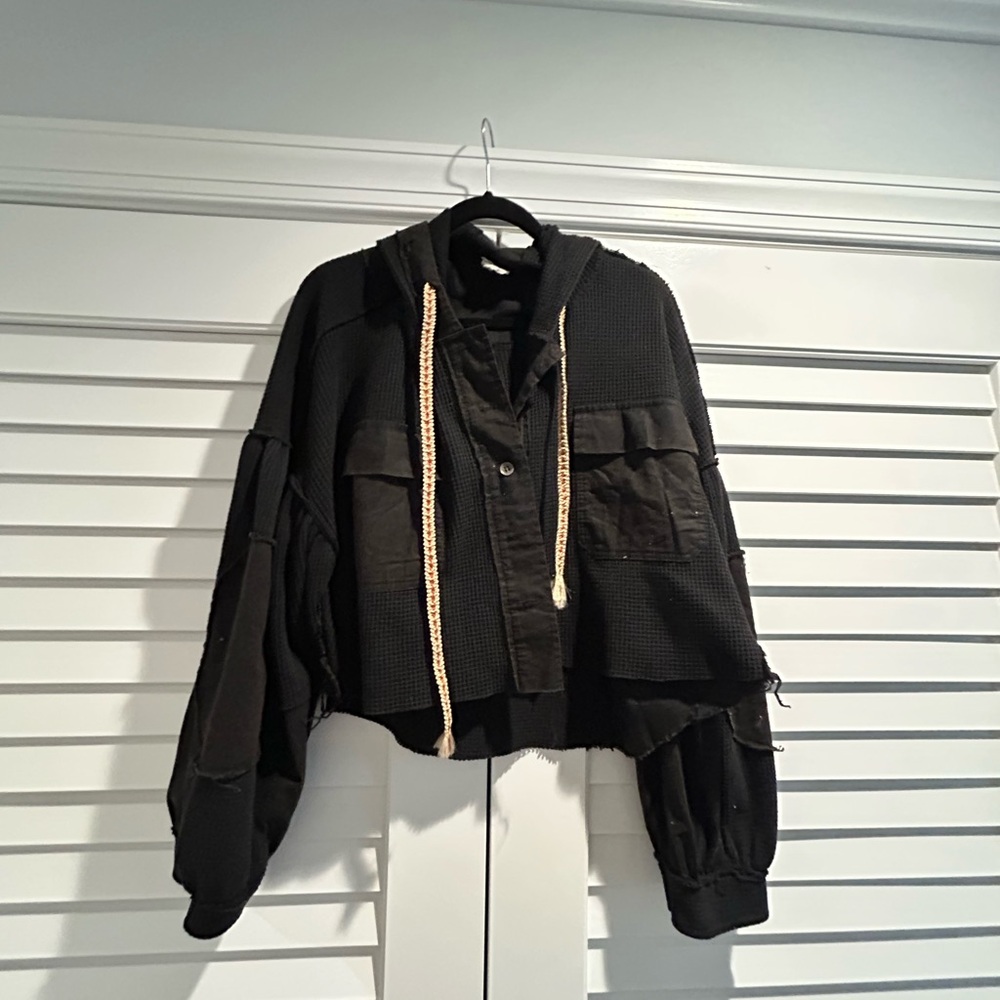 Size Large Cropped Black Flannel